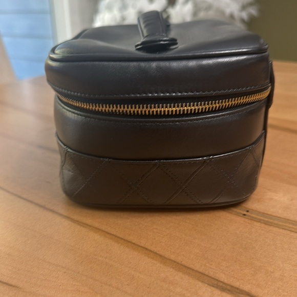 Chanel makeup bag/case - Picture 5 of 11